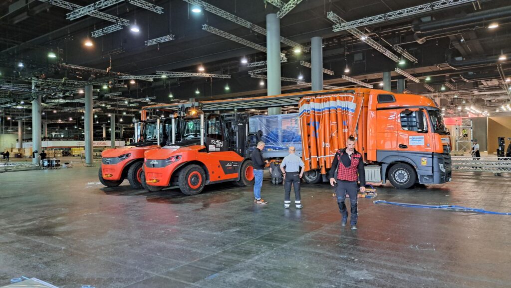 Einbringen von Maschinen auf Messen
