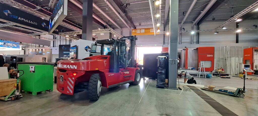Einbringen von Maschinen auf Messen